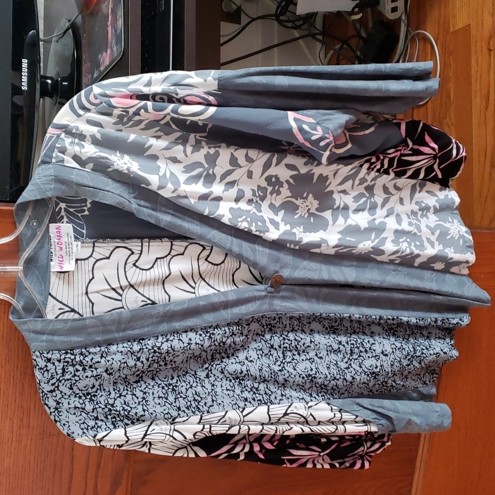 Wild Thing of Chico CA L/XL short rayon jacket